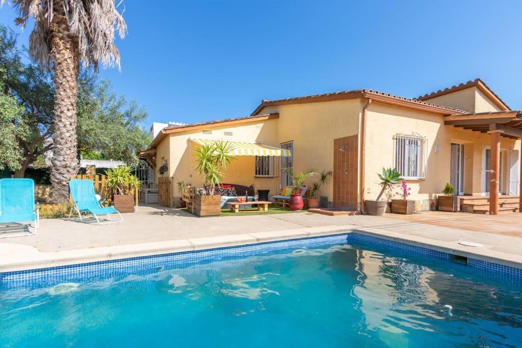 S46-Casa De Vacaciones Climatizada Con Piscina, En El Centro Junto Al Mar, Barbacoa Y Wiifi إمبوريابرافا المظهر الخارجي الصورة