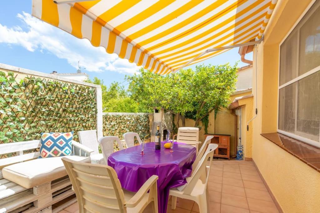 S46-Casa De Vacaciones Climatizada Con Piscina, En El Centro Junto Al Mar, Barbacoa Y Wiifi إمبوريابرافا المظهر الخارجي الصورة