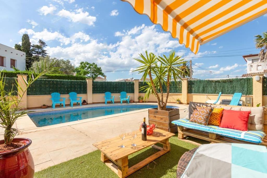 S46-Casa De Vacaciones Climatizada Con Piscina, En El Centro Junto Al Mar, Barbacoa Y Wiifi إمبوريابرافا المظهر الخارجي الصورة