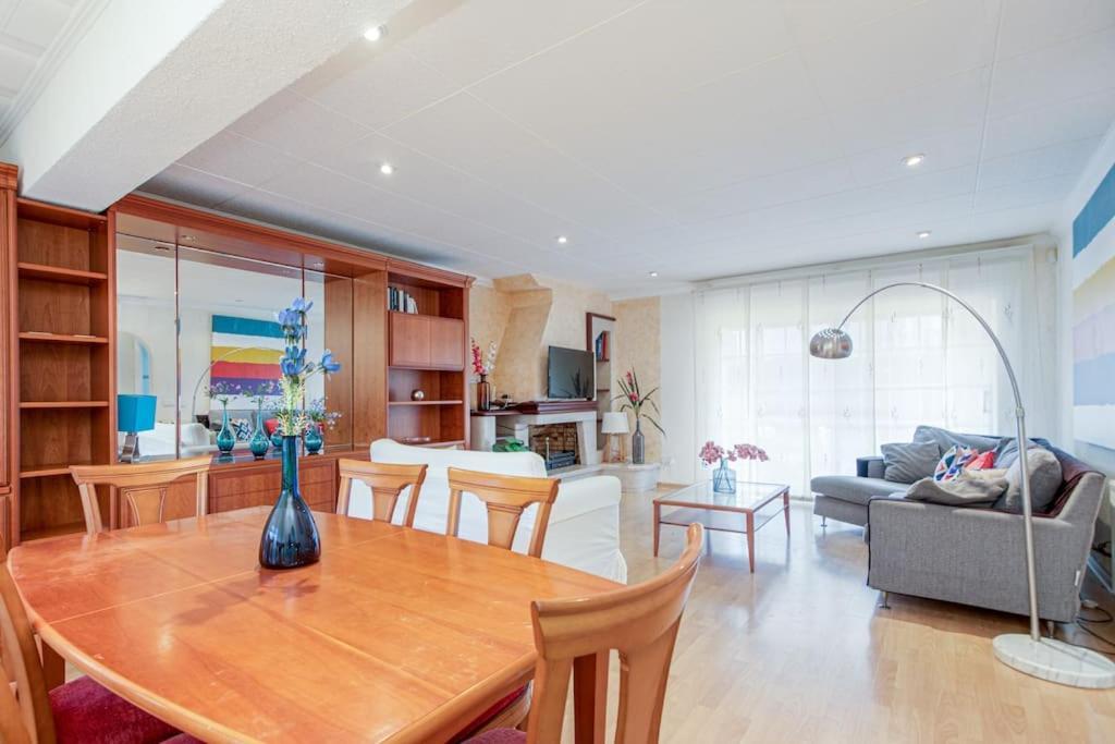 S46-Casa De Vacaciones Climatizada Con Piscina, En El Centro Junto Al Mar, Barbacoa Y Wiifi إمبوريابرافا المظهر الخارجي الصورة