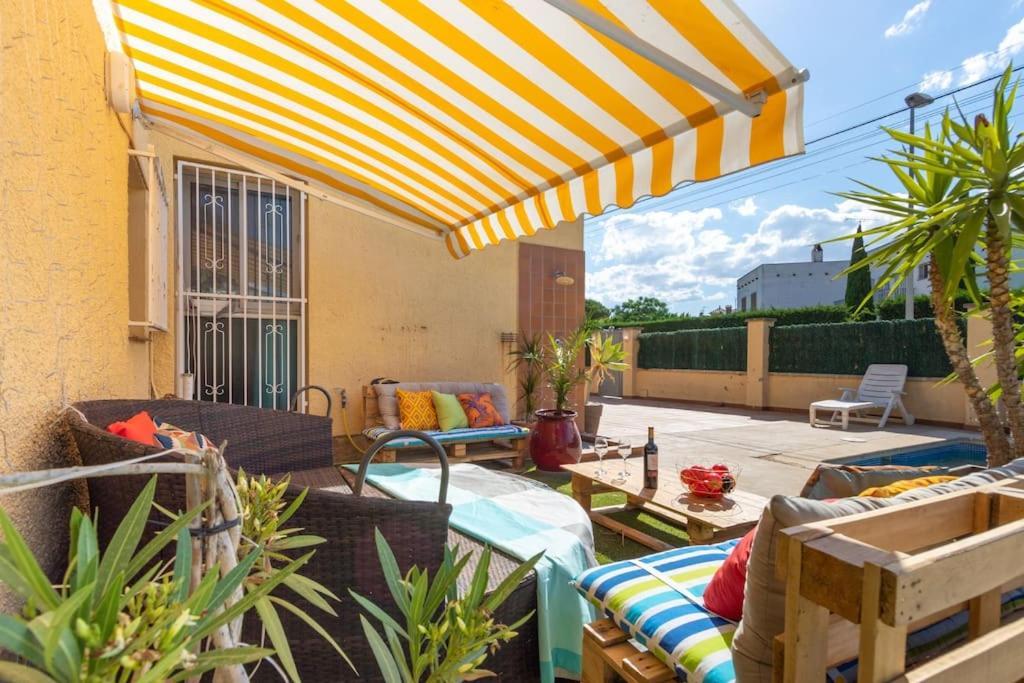 S46-Casa De Vacaciones Climatizada Con Piscina, En El Centro Junto Al Mar, Barbacoa Y Wiifi إمبوريابرافا المظهر الخارجي الصورة
