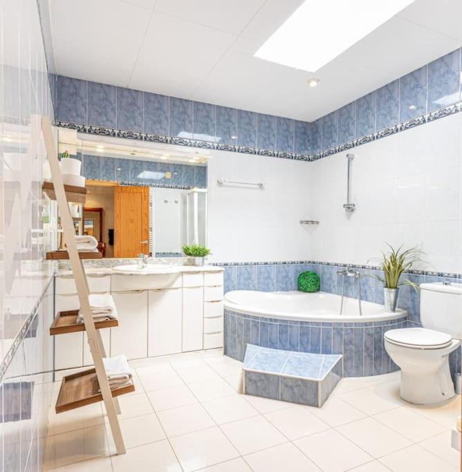 S46-Casa De Vacaciones Climatizada Con Piscina, En El Centro Junto Al Mar, Barbacoa Y Wiifi إمبوريابرافا المظهر الخارجي الصورة