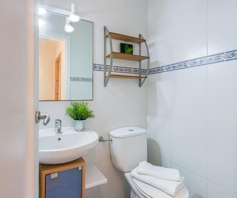 S46-Casa De Vacaciones Climatizada Con Piscina, En El Centro Junto Al Mar, Barbacoa Y Wiifi إمبوريابرافا المظهر الخارجي الصورة