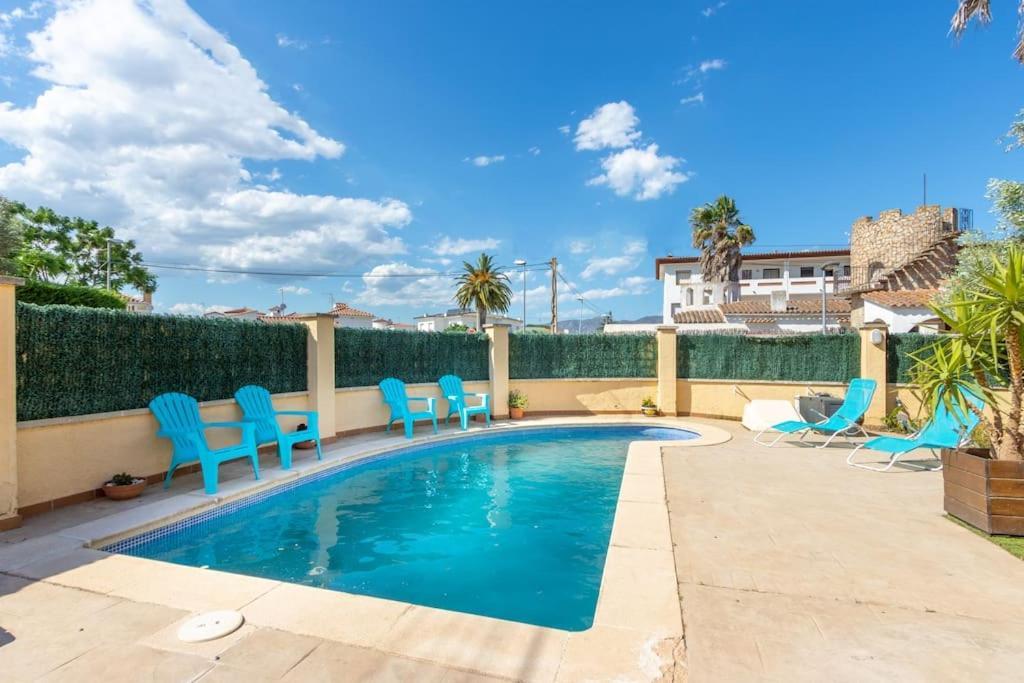 S46-Casa De Vacaciones Climatizada Con Piscina, En El Centro Junto Al Mar, Barbacoa Y Wiifi إمبوريابرافا المظهر الخارجي الصورة
