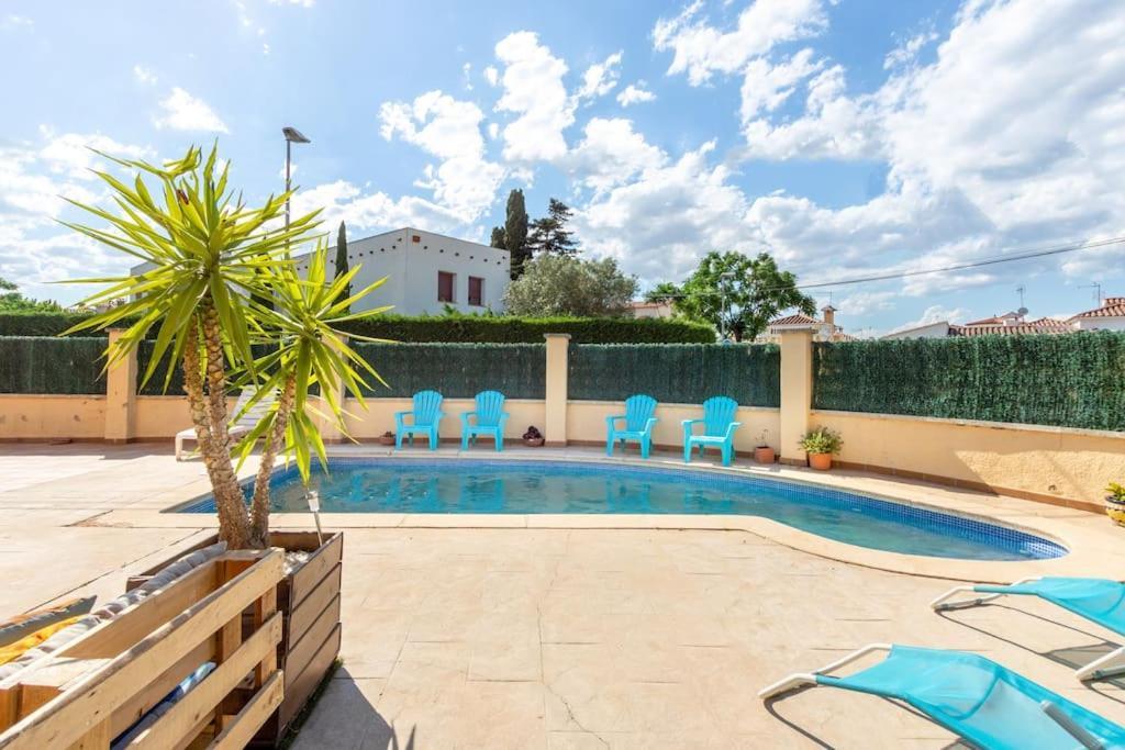 S46-Casa De Vacaciones Climatizada Con Piscina, En El Centro Junto Al Mar, Barbacoa Y Wiifi إمبوريابرافا المظهر الخارجي الصورة